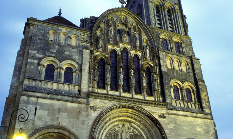 Burgundsko - bazilika Sainte-Madeleine ve Vézelay