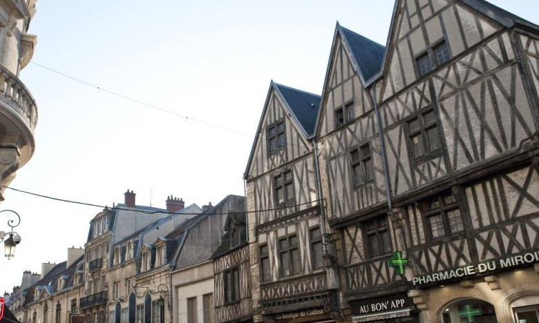 Burgundsko - hrázděné domy v Dijonu